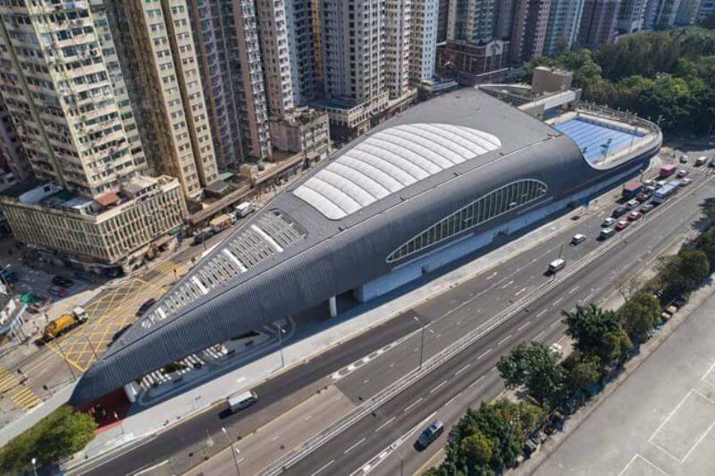 Футуристический бассейн в Гонконге