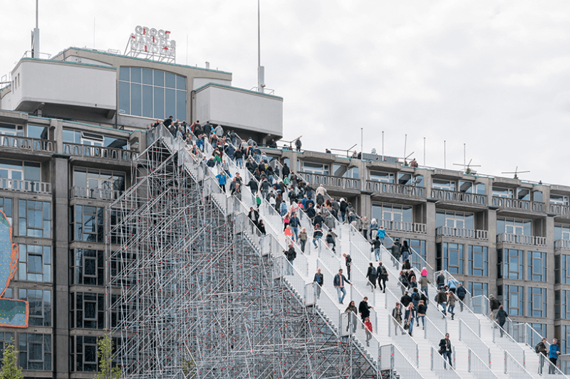 Гигантская лестница в Роттердаме