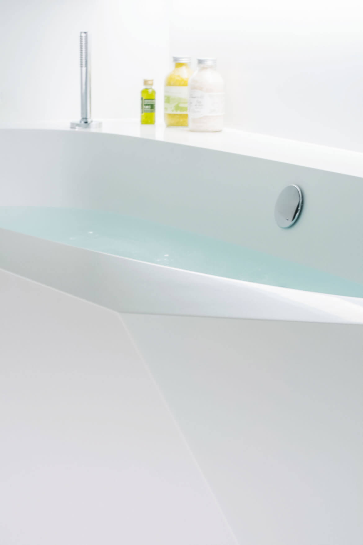 Красивая белая ванная Ice Bath