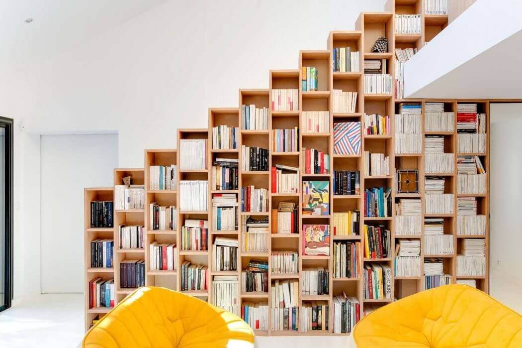 Светлый дом книжная полка